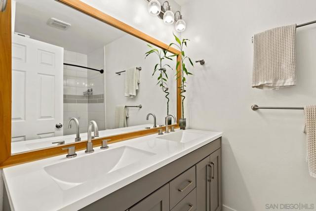 568 Carrie Cir, San Marcos CA: https://media.crmls.org/mediaz/a370ce91-9a11-4ed9-bc1c-a3afec33fd93.jpg