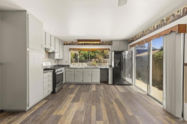 Detail Gallery Image 5 of 13 For 13517 Del Marino Ave, Poway,  CA 92064 - 3 Beds | 2 Baths