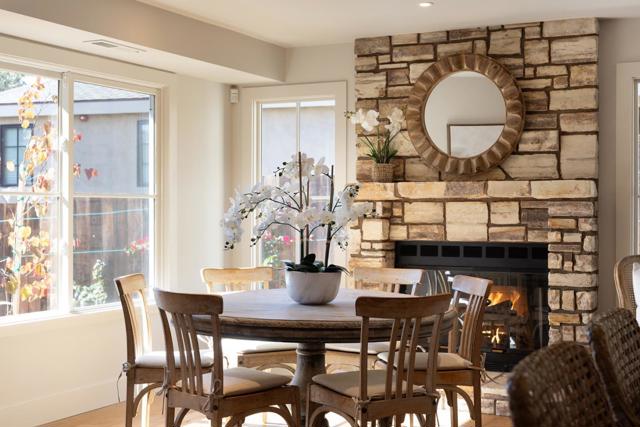 4 Oak Knoll Way, Carmel CA: https://media.crmls.org/mediaz/a370f6f5-5f76-4b89-8f02-3a85015cfc18.jpg