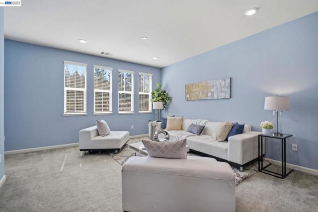 Image 7 of 47 For 102 Fanuncio Ln