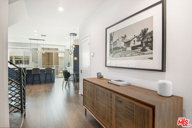 1400 N Fuller Avenue, Los Angeles CA: https://media.crmls.org/mediaz/a372e288-3810-4793-add3-3f795dd2cd60.jpg