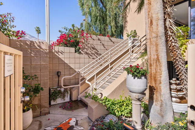 100 E Stevens Road, Palm Springs CA: https://media.crmls.org/mediaz/a372f03c-82ef-45ca-a60c-aa06137028a6.jpg