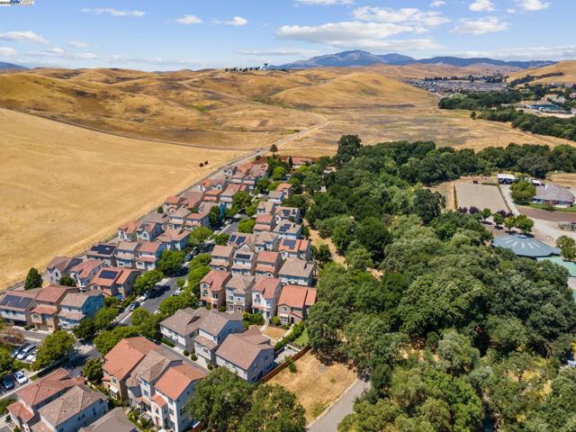 5989 Hillbrook Pl, Dublin CA: https://media.crmls.org/mediaz/a3734df7-dfc9-46bd-92ab-ed7d4ac63f05.jpg