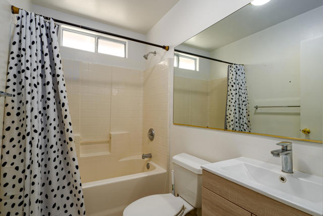 53215 Avenida Alvarado, La Quinta CA: https://media.crmls.org/mediaz/a37350a0-304e-41ef-86b0-e6654f3b7f6f.jpg