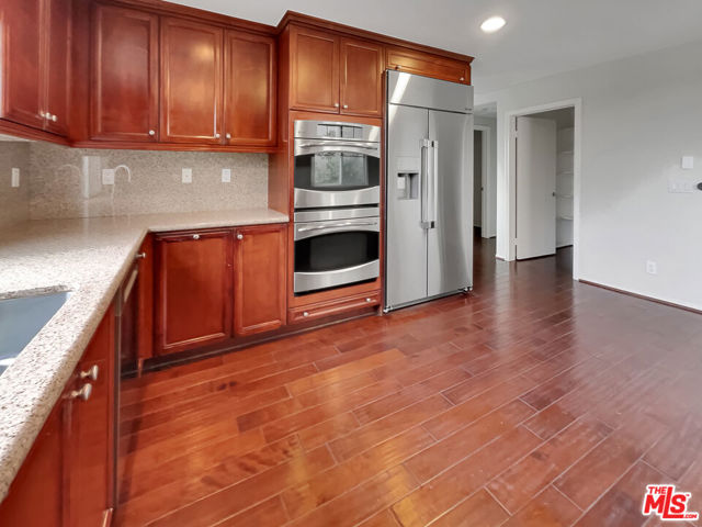 5692 Como Circle, Woodland Hills CA: https://media.crmls.org/mediaz/a3738dd9-a466-4641-a8aa-60d5b64ffb2a.jpg