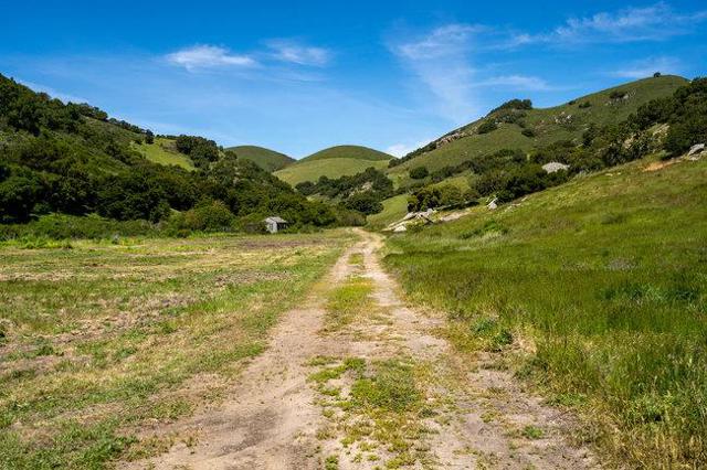100 Old Stage Rd, San Juan Bautista CA: https://media.crmls.org/mediaz/a373a82a-2d59-477f-94a1-f9c9eb8b8400.jpg