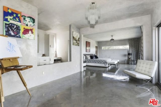 11462 LAURELCREST Road, Studio City CA: https://media.crmls.org/mediaz/a373c011-861f-491a-85b2-e4a1af214854.jpg