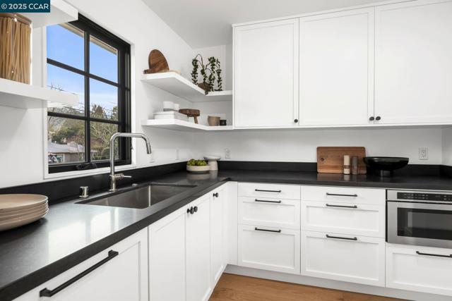 181 Lombardy Lane, Orinda CA: https://media.crmls.org/mediaz/a373f6d1-9270-4c15-a634-88e0cdc37e4f.jpg