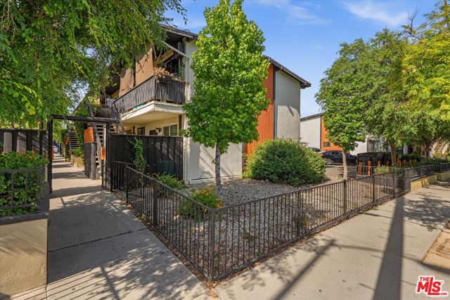 12515 Saticoy Street photo 2
