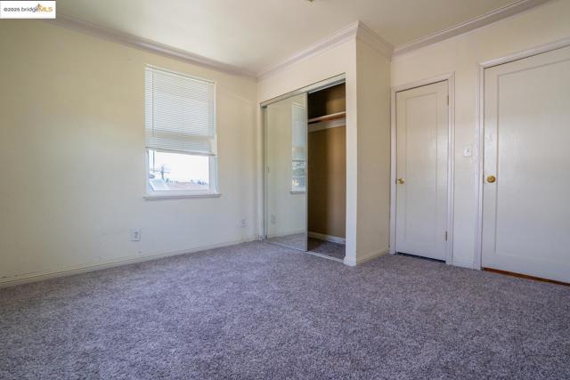 6084 Monterey AVE, Richmond CA: https://media.crmls.org/mediaz/a374617a-a639-4007-89ee-0679766c6c5e.jpg
