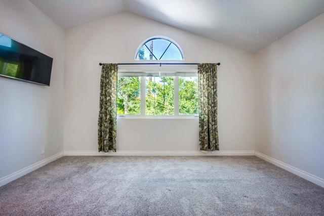 40037 Amberley Cir, Temecula CA: https://media.crmls.org/mediaz/a3747782-934a-45c7-b41e-7b0b1175f213.jpg