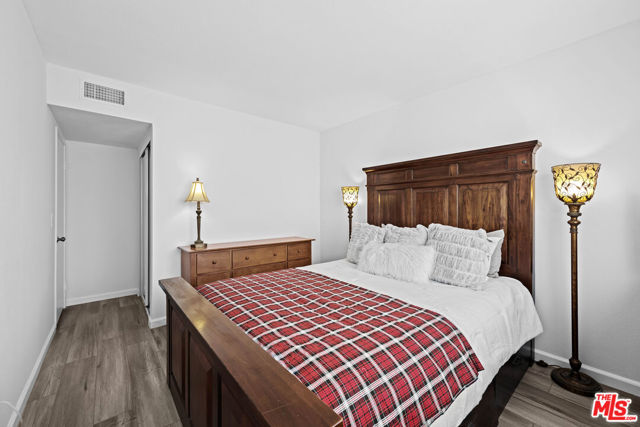 21901 Lassen Street, Chatsworth CA: https://media.crmls.org/mediaz/a3750af6-35af-4644-abf7-6aafe59f6e10.jpg