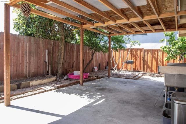 3517 Allendale Ave, Oakland CA: https://media.crmls.org/mediaz/a3757932-0a5c-47de-8f96-b42f24d8b80c.jpg