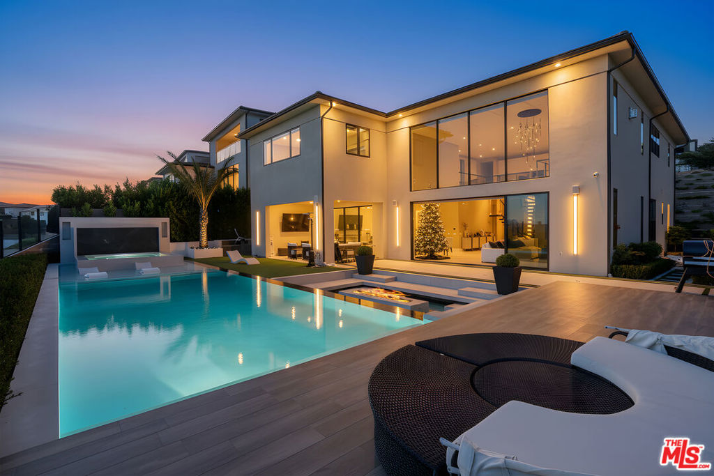 20306 W Willoughby Lane