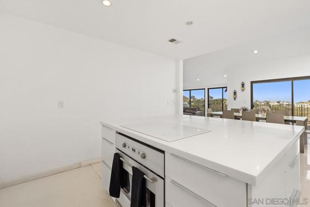 6423 Caminito Aronimink, La Jolla CA: https://media.crmls.org/mediaz/a3767340-17df-4fdc-b9dd-7a0e7f5a6fcc.jpg