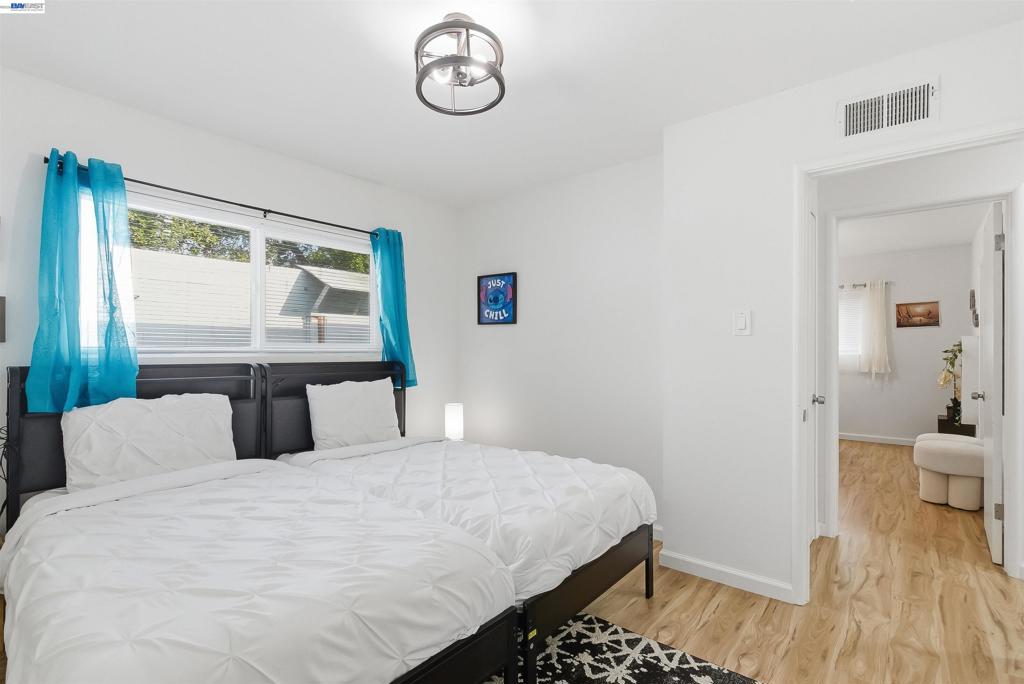 https://media.crmls.org/mediaz/a376c430-2231-444c-b1cb-ec65b6282c81.jpg?preset=X-Large