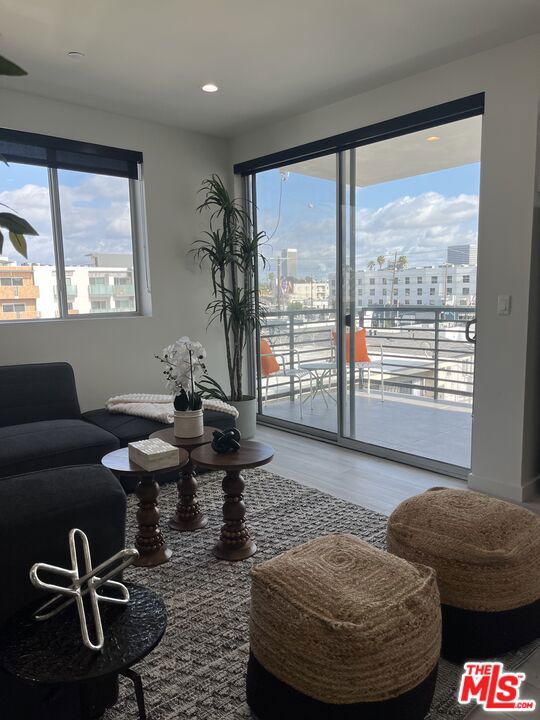 124 S Croft Avenue, Los Angeles CA: https://media.crmls.org/mediaz/a37715ea-21ee-42e0-81da-db782108631d.jpg