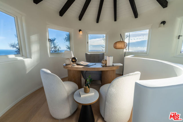 21607 Rambla Vista, Malibu CA: https://media.crmls.org/mediaz/a3772cb8-6ac8-4470-a37e-47edfe807fac.jpg