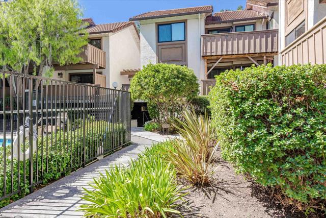 1150 Woodside Rd, Redwood City, California 94061-3694, 2 Bedrooms Bedrooms, ,2 BathroomsBathrooms,Condominium,For Sale,Woodside Rd,41072419