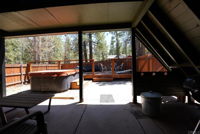 39414 Ruby Lane, Big Bear Lake CA: https://media.crmls.org/mediaz/a378f9b5-7784-46ce-b6d0-209c9331e705.jpg