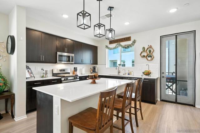 5405 Calle Sand Arch, San Diego CA: https://media.crmls.org/mediaz/a3796245-c1b9-45b7-80b7-0342f018fad8.jpg