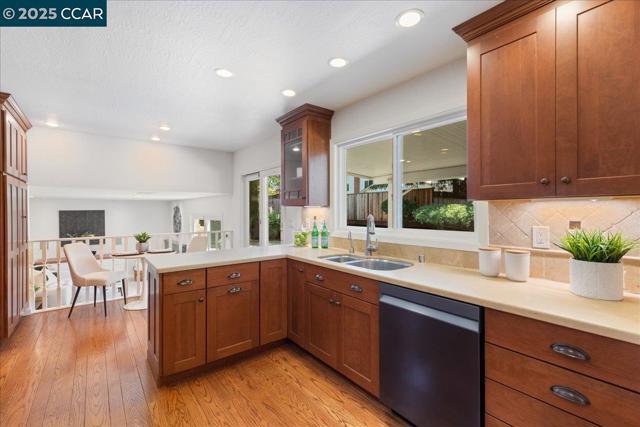 2551 Toltec Cir, San Ramon CA: https://media.crmls.org/mediaz/a37b13a2-7ac1-4db7-a91a-8d4010a9ea0e.jpg