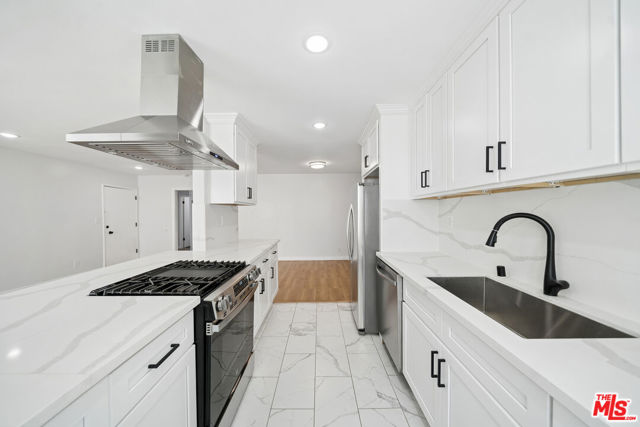 1039 North Harper Avenue, 9 photo 6