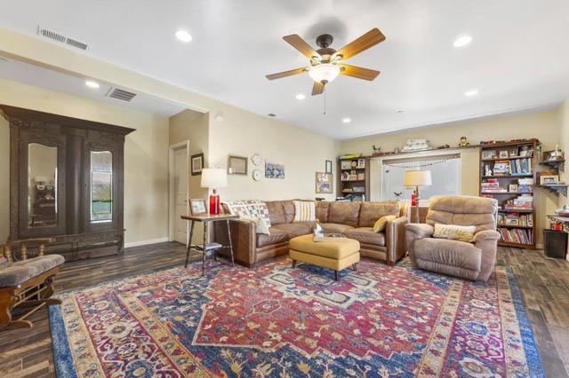 2216 Crest Dr, El Cajon CA: https://media.crmls.org/mediaz/a37bf1a6-550e-424b-aea0-3b45f0ebb95d.jpg