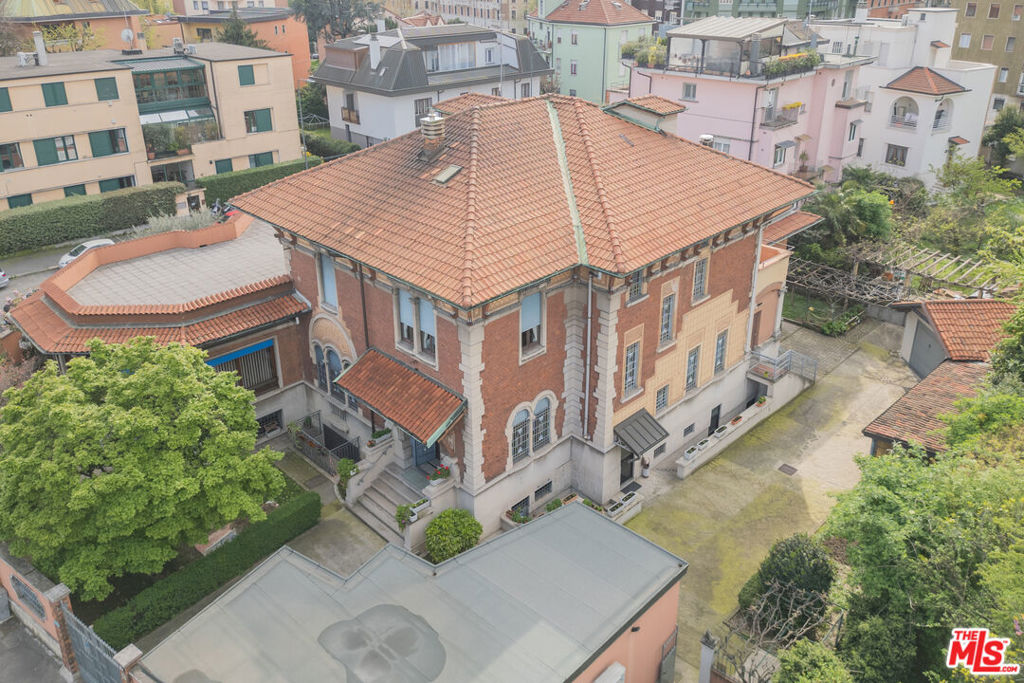 https://media.crmls.org/mediaz/a37c3040-e19d-41fc-a476-803c82866e8f.jpg?preset=X-Large