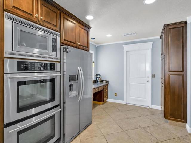 2259 S Ham Lane, Lodi CA: https://media.crmls.org/mediaz/a37c533a-838a-49eb-9219-64073d6d262c.jpg