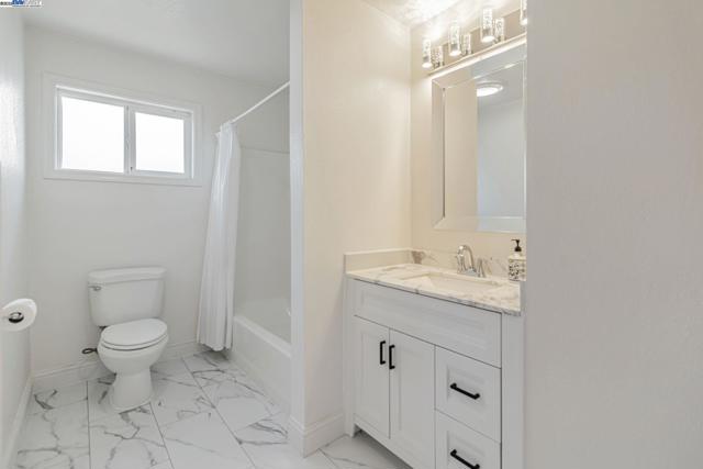 2940 Somerset Ave, Castro Valley CA: https://media.crmls.org/mediaz/a37cf3ac-1868-4f6c-9b28-7d9699197c4a.jpg