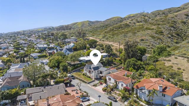 2371 Foster Avenue, Ventura CA: https://media.crmls.org/mediaz/a37d0ed4-0b95-4807-94d7-662035d4e469.jpg