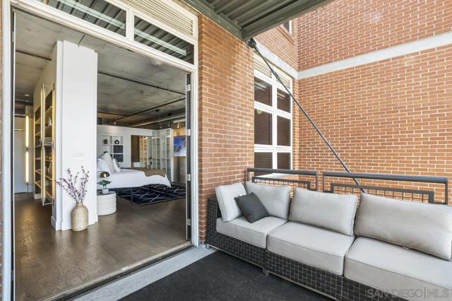 877 Island Ave, San Diego CA: https://media.crmls.org/mediaz/a37d72ec-7815-4577-9d70-f8492111d988.jpg