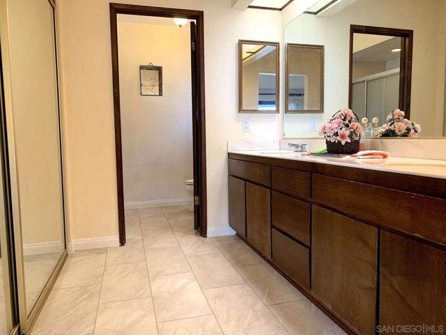 30809 Desert Shadow Rd, Castaic CA: https://media.crmls.org/mediaz/a37e064f-eb11-4811-96c6-65df1fca0f2f.jpg