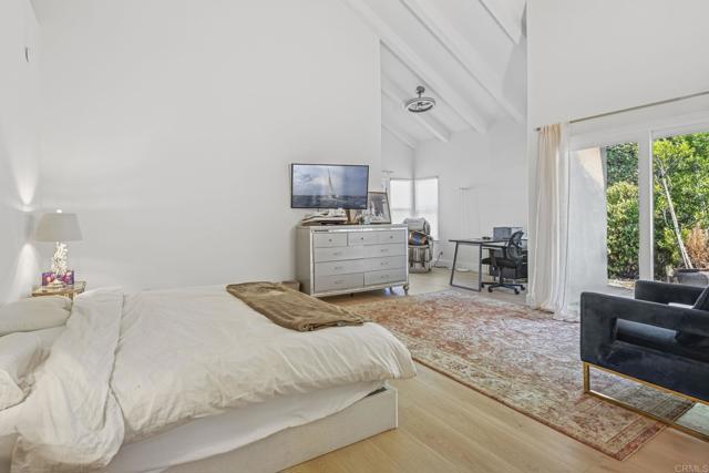 1176 LA SOMBRA Drive, San Marcos CA: https://media.crmls.org/mediaz/a37e79d2-df08-4f10-97ad-5b3a7b93714f.jpg
