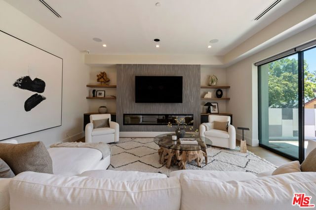 4299 Elmer Avenue, Studio City CA: https://media.crmls.org/mediaz/a37ea3e3-a219-4a7d-b051-4295c80f396a.jpg