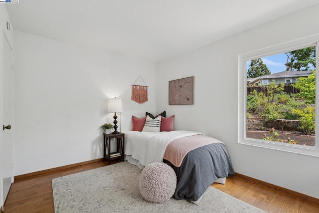 643 Contada Cir, Danville CA: https://media.crmls.org/mediaz/a37f6bfc-2eb6-46f1-b8bb-e683d2fadbfc.jpg