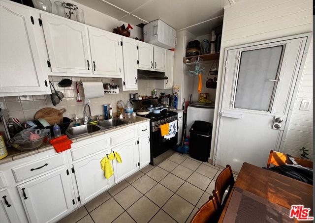 1678 Roosevelt Avenue, Los Angeles CA: https://media.crmls.org/mediaz/a38049a6-0757-4abf-8d68-fd2bb605fa33.jpg