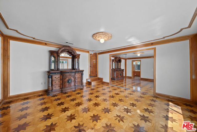 8058 Fulton Avenue photo 18