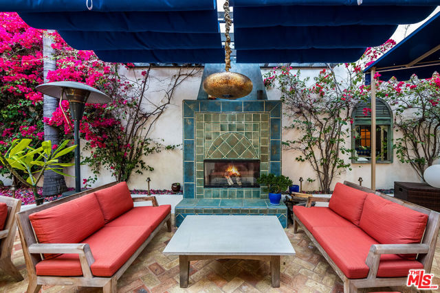 1925 Curson Place, Los Angeles CA: https://media.crmls.org/mediaz/a380c570-1219-47d5-a7bb-b0aa4745699a.jpg