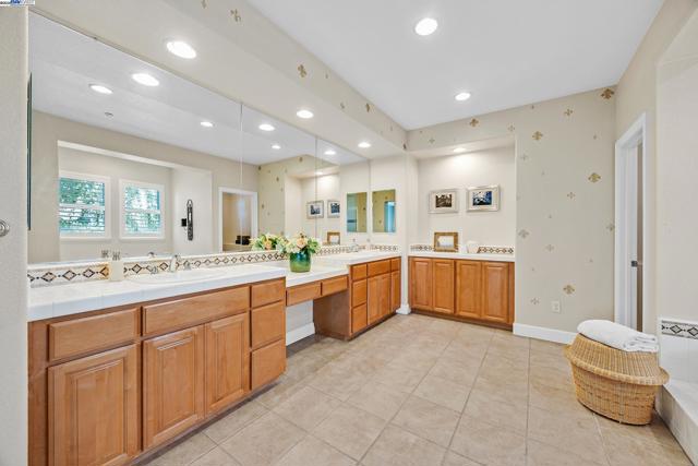 2461 Ancona Cir, Livermore CA: https://media.crmls.org/mediaz/a380d27c-e6f1-4801-8a2a-c41984bf6b60.jpg