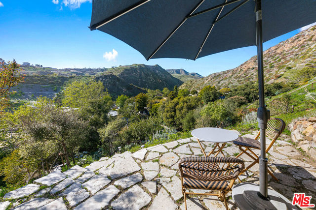 30603 El Sueno Drive, Malibu CA: https://media.crmls.org/mediaz/a3811259-a4d7-413f-92c1-adb8c446248c.jpg