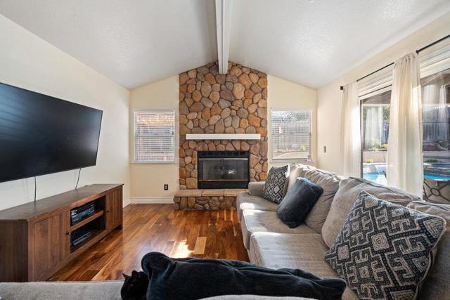 1091 Nez Perce Drive, Hollister CA: https://media.crmls.org/mediaz/a38144bf-574e-425a-9ca3-07b7d02bf77d.jpg