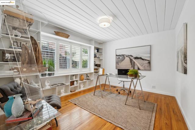 6951 Chambers Dr, Oakland CA: https://media.crmls.org/mediaz/a38224c9-566e-417a-82ce-060d6003c8e0.jpg