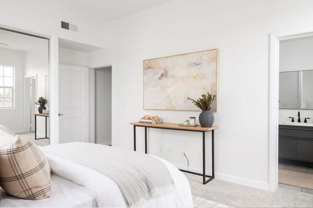4080 Front St, Mission Hills (San Diego) CA: https://media.crmls.org/mediaz/a3828ffa-c614-4409-ba9b-d8f0009de8f2.jpg