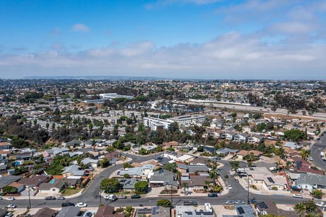 2660 Pheasant Dr, San Diego CA: https://media.crmls.org/mediaz/a382a3ca-5cb1-4547-bb2b-44482173dbf8.jpg