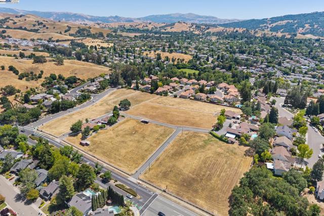 4558 Bernal Ave, Pleasanton CA: https://media.crmls.org/mediaz/a382ae7c-f610-4caf-ba5f-8664260ef80a.jpg