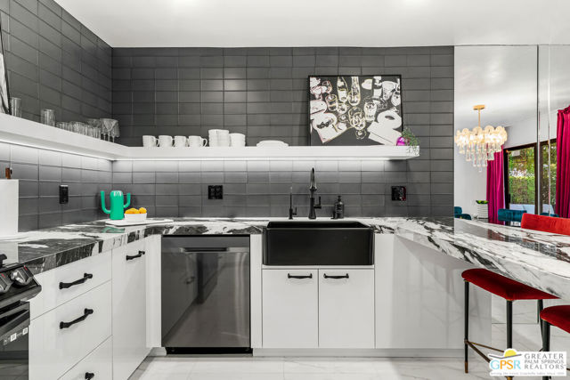 2602 N Whitewater Club Drive, Palm Springs CA: https://media.crmls.org/mediaz/a382bfb7-2e3f-4260-a7ec-74c8ba17a4c4.jpg