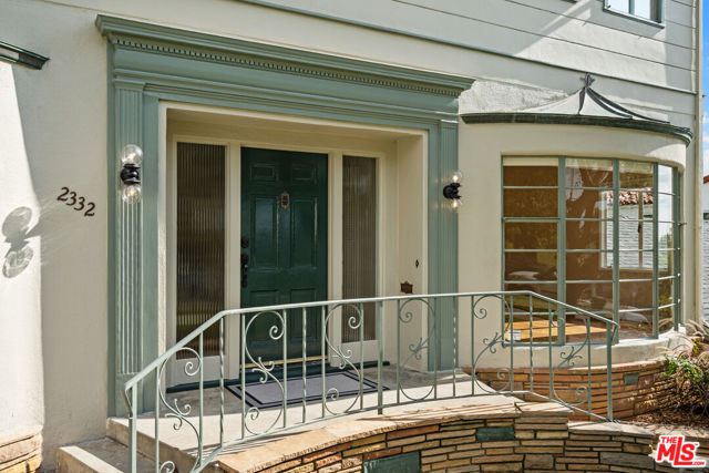 2332 Nottingham Avenue, Los Angeles CA: https://media.crmls.org/mediaz/a382f4db-b258-4b8e-8af2-e0adcbf8308f.jpg