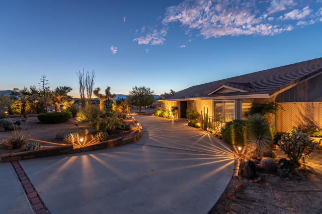 8395 Emerson Avenue, Yucca Valley CA: https://media.crmls.org/mediaz/a384017c-65a0-49ba-a3e2-40d546d188d6.jpg